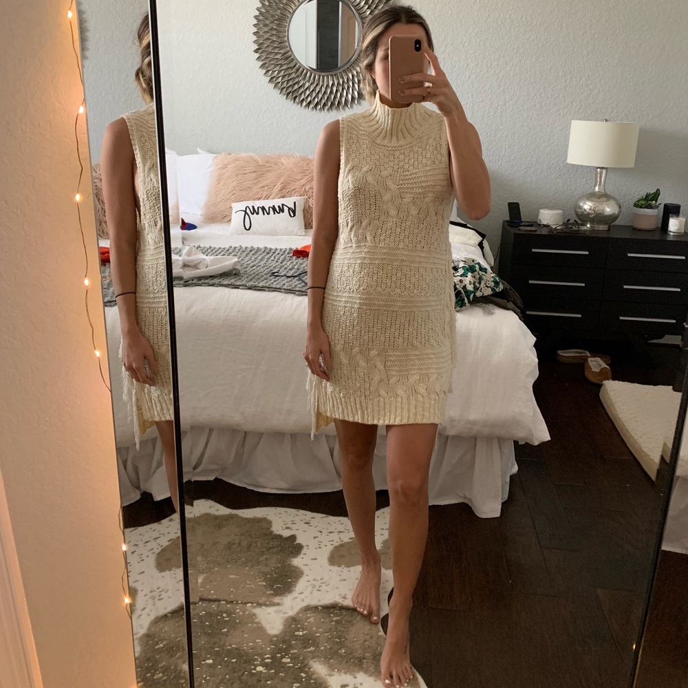 Sleeveless sweater dress with fringe NWT